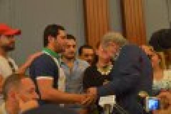 بالصور: دموع نور الشريف وسط الفنانين في ندوته باﻹسكندرية السينمائي