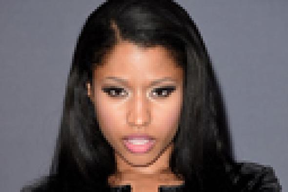 نيكي ميناج ترغب في زيارة طلاب مدرستها الثانوية.. والناظرة ترفض