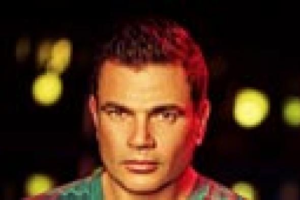 بعد ساعات.. نفاذ الطبعة الأولى من ألبوم عمرو دياب "شفت الأيام"