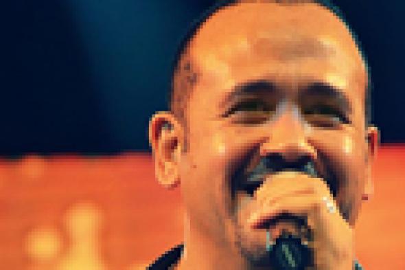 هشام عباس يكتفي بأغنية منفردة في عيد الأضحى