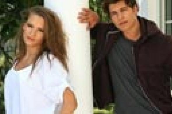 بطل"فريحة" ينفصل عن حبيبته ويطالب بحذف مشاهد قبلاتهما