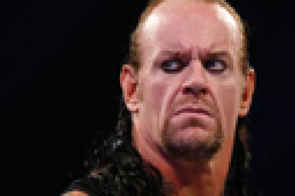 بالصور: "ذا أندرتيكر" المخيف.. زوج وديع خارج حلبة المصارعة وهو يقترب من الـ 50