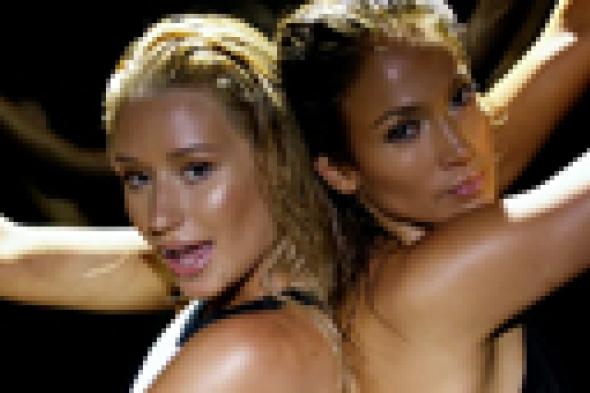 هل فقدت جينيفر لوبيز بريقها بعد التباهي بمؤخرتها في أحدث كليباتها Booty؟