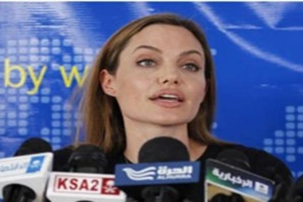 أنجلينا جولي شجعت النساء للكشف على صدورهن