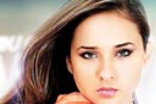 بالفيديو: نيللي كريم تستعرض مشوارها الفني في إعلان برنامجها الأول