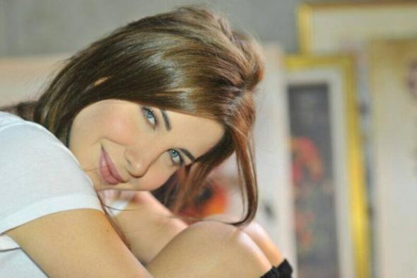 نانسي عجرم تطمئن جمهورها بعد إصابتها في عينها!