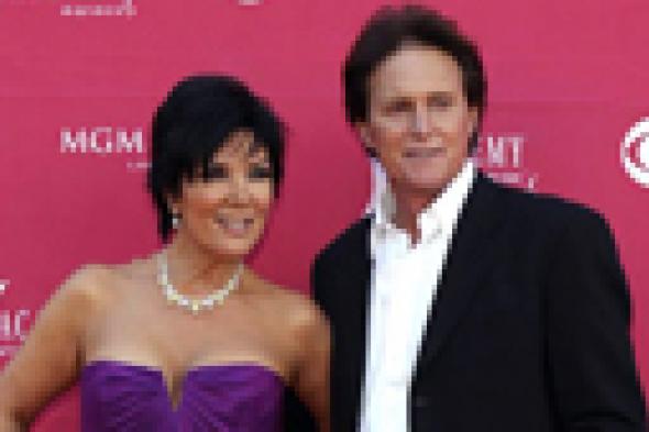 طلاق والدة كيم كاردشيان رسميا بعد زواج دام 23 عاما