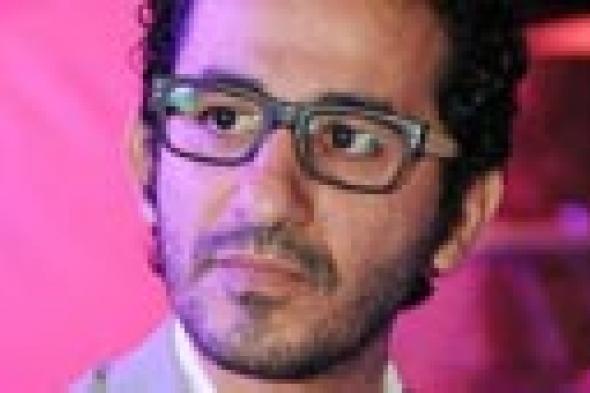 أحمد حلمي عن خالد صالح: "دخل القلوب في هدوء وخرج من الدنيا في هدوء"