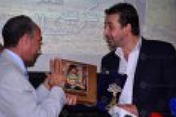 بالصور: "نصف الدنيا" تُكرم كريم عبدالعزيز ومروان حامد