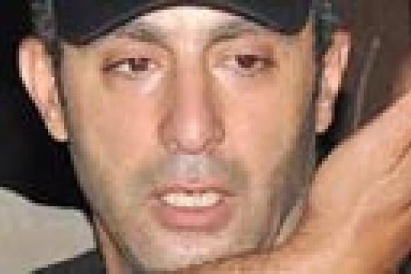 بالصور- انهيار السقا وهند صبري وهنيدي وآخرون في جنازة خالد صالح