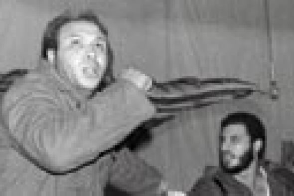 لقطة نادرة- خالد الصاوي يتذكر أمجاده المسرحية مع رفيق كفاحه خالد صالح