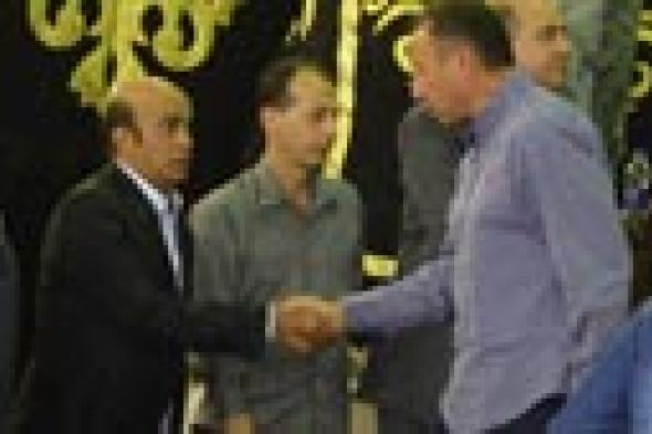 بالصور- محمود الخطيب يقدم العزاء في خالد صالح