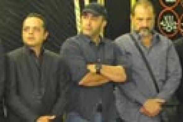 الصاوي وهنيدي والسقا يتلقون العزاء في خالد صالح