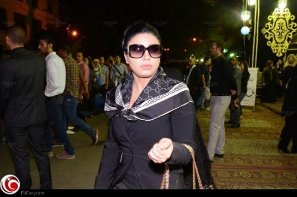 بالصور- كندة علوش ومروى وجومانا مراد وساندي التونسية في عزاء خالد صالح