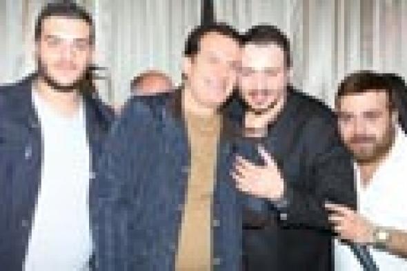 بالصور: مطرب "جمهورية قلبي" محمد إسكندر يحتفل بعيد ميلاده الـ 54