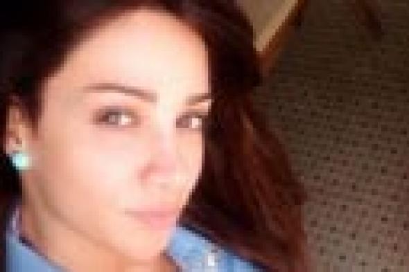 بالصور- ديانا حداد تحتفل بإطفاء شمعة عيد ميلادها الـ 38