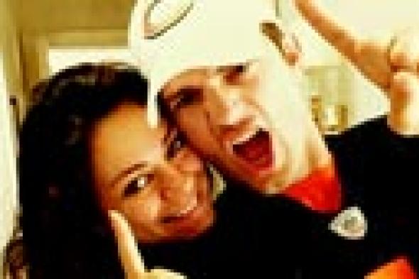 صورة- ميلا كونيس وأشتون كوتشر يكشفان عن أول ظهور لمولودتهما ويفصحان عن اسمها