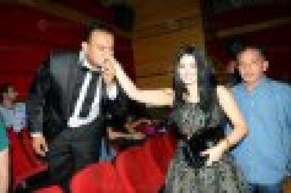 بالصور: محمود عبدالعزيز يشارك نجله الاحتفال بـ"عمر وسلوى"