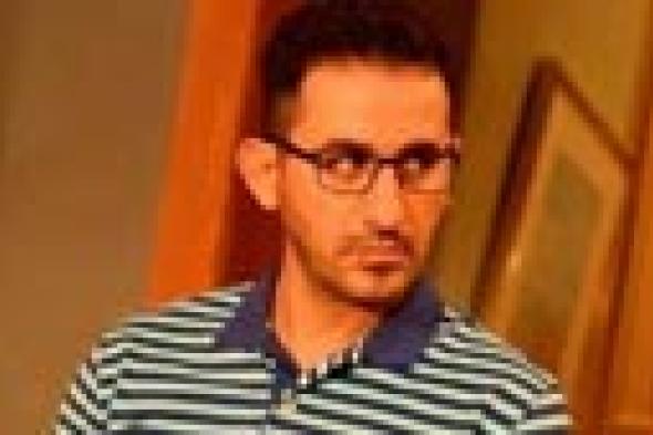 ملحن مصري ينتقد أحمد حلمي بعد ولادة ابنه في أمريكا