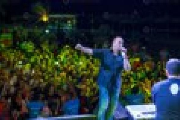 بالصور: هشام عباس يحتفل بالعيد في موسى كوست