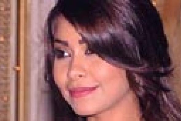 بالصور- شيرين عبد الوهاب تغني في عيد الأضحى وسط أبناء الخليج