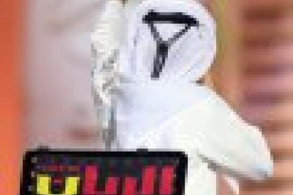 بالصور: فهد الكبيسي يلتقط الـ"سيلفي" مع جمهوره في حفله بقطر