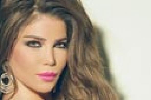 بالفيديو- مي حريري تنسحب على الهواء وتقذف الكاميرا بفنجان قهوة