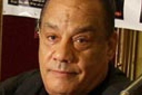 حلمي بكر يدافع عن "مُتحيز" محمد منير