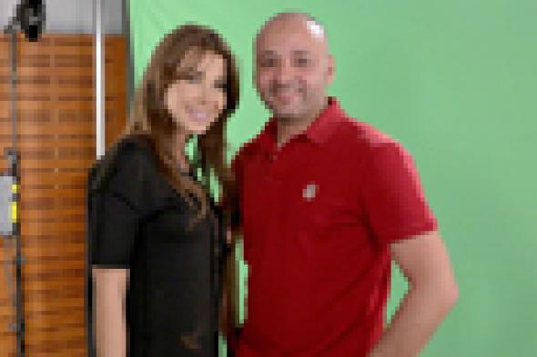 بالصور- نانسي عجرم تغني لـ "المصري مان"