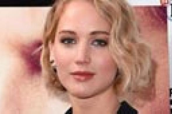 بالصور- جينفر لورانس لم تفقد حس دعابتها في ظهورها الأول بعد "تسريب صورها"