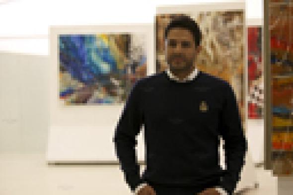 بالفيديو- حماقي يشارك بالعزف في ألبومه الجديد!