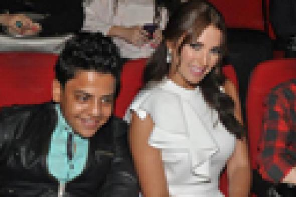 صورة- الطفل "أوشا" متأنقا إلى جانب درة في العرض الخاص لفيلم "حديد"