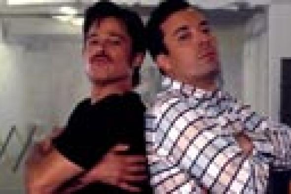 بالفيديو- براد بيت يتحدى جيمي فالون في رقص الـ "Breakdance"