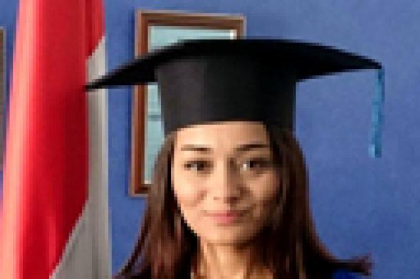 بالصور- راندا البحيري سعيدة بنيلها لقب "دكتورة"