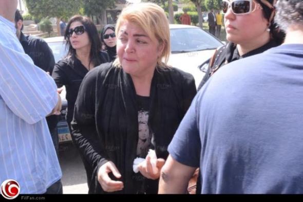 بالصور- روجينا بالأسود صباحا في جنازة والد مها أحمد.. وبـ"السواريه" مساء احتفالا بخالد سرحان