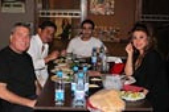 بالصور: نجوى كرم فخورة بالأكل اللبناني في عزومة فريق Arabs Got Talent