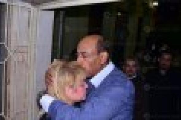 بالصور: مها أحمد تستقبل العزاء في والدها بالحامدية الشاذلية