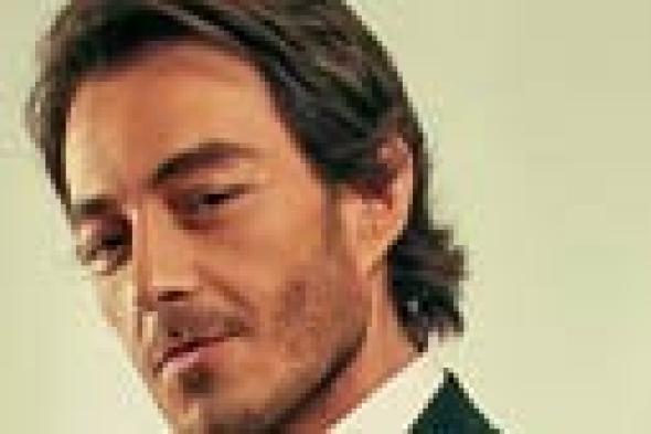 أحمد زاهر يدخل في "علاقات خاصة" بعد "أنا عشقت"