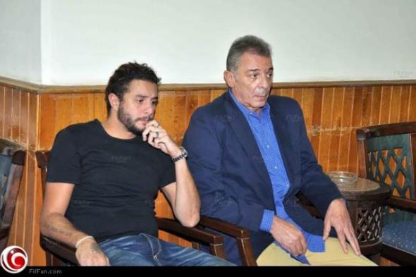 بالصور- أحمد الفيشاوي بـ "تاتو" طفاية حريق!