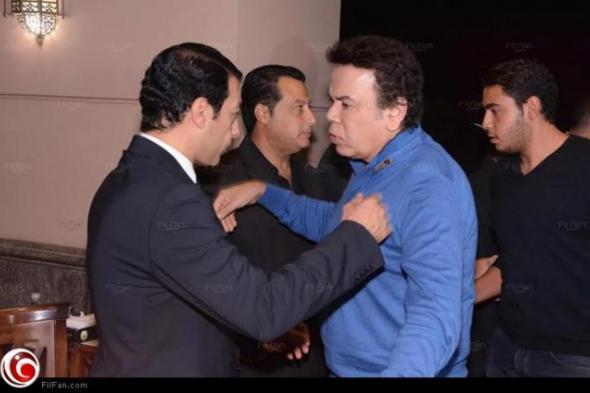 بالصور- خالد عجاج يشارك إيهاب توفيق أحزانه في عزاء والدته