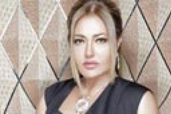 بالصور- هل لجأت ليلى علوي إلى "الفوتوشوب" كي تعود "عشرينية"؟