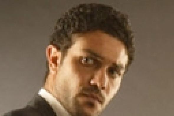 صورة- آسر ياسين يتحول إلى "مصاص دماء" في ليلة "الهالوين"!
