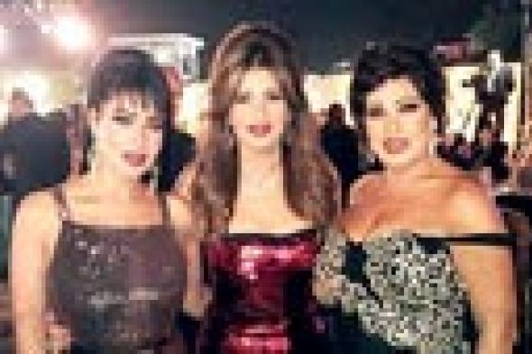 بالفيديو- غادة عادل وسمية الخشاب تنتقل إليهما عدوى "5 مواااه"!