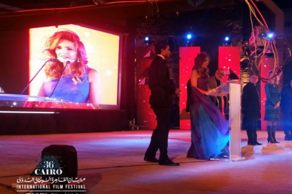 خطاب يسرا يطير على مسرح حفل افتتاح القاهرة السينمائي الدولي