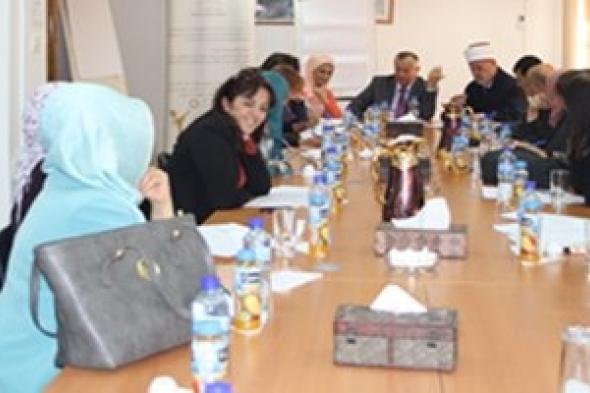 وزارة شؤون المرأة الفلسطينية  تبحث فعاليات حملة مناهضة العنف