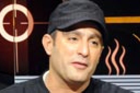 صورة- أحمد السقا يلتقي شابي هرناندز في برشلونة
