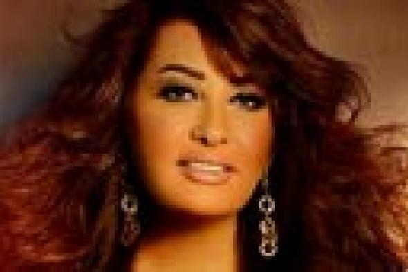 لطيفة تهدد من يشتم مصر عبر قنواتها للتواصل الاجتماعي