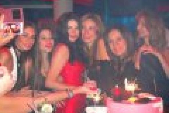 بالصور.. نسرين إمام تحتفل بعيد ميلادها وسط صديقاتها