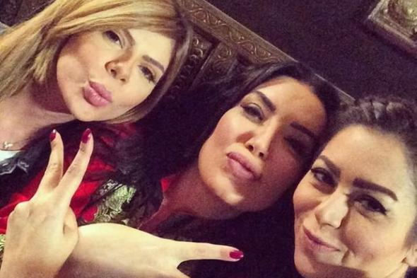 بالصورة: سليفي لقاء وعبير وأميرة في كواليس "ألوان الطيف"