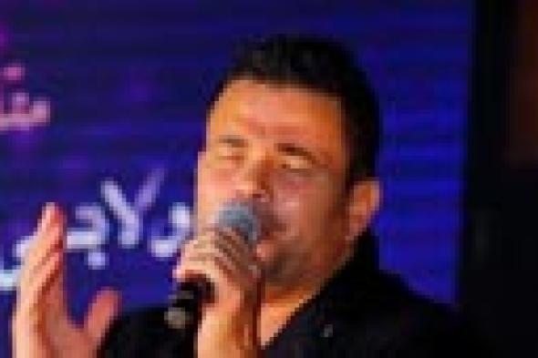 بالصور- عمرو دياب بلحية خفيفة في حفله بملعب الهوكي